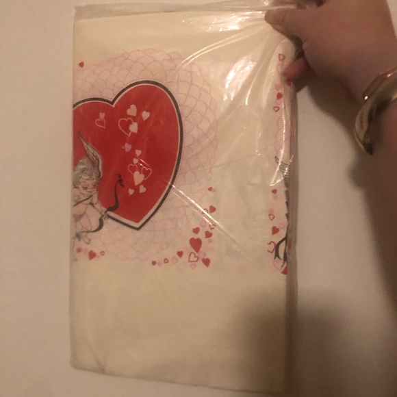 NOS 70s Cupid Heart Table Cover - Picture 6 of 7